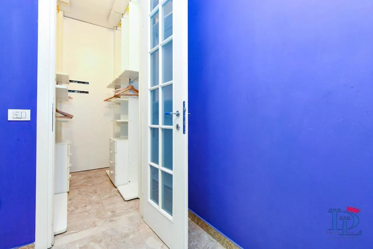 Apartment Il Gigante Del Lago The Giant - Desenzanoloft Desenzano del Garda Italy