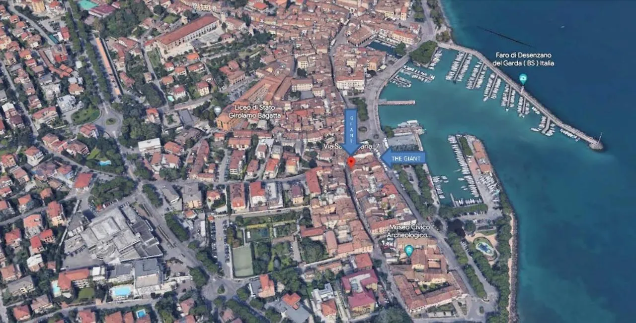Apartment Il Gigante Del Lago The Giant - Desenzanoloft Desenzano del Garda Italy