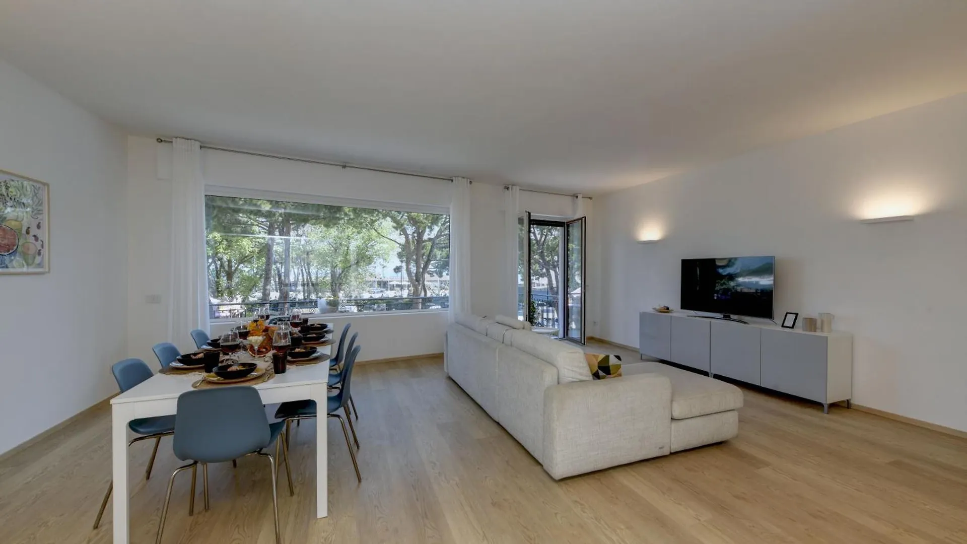 Desenzanoloft Official Partner Marriott Homes & Villas - The Lake Giant - Renovated 2025 - Lake View Desenzano del Garda 0*,  Italia