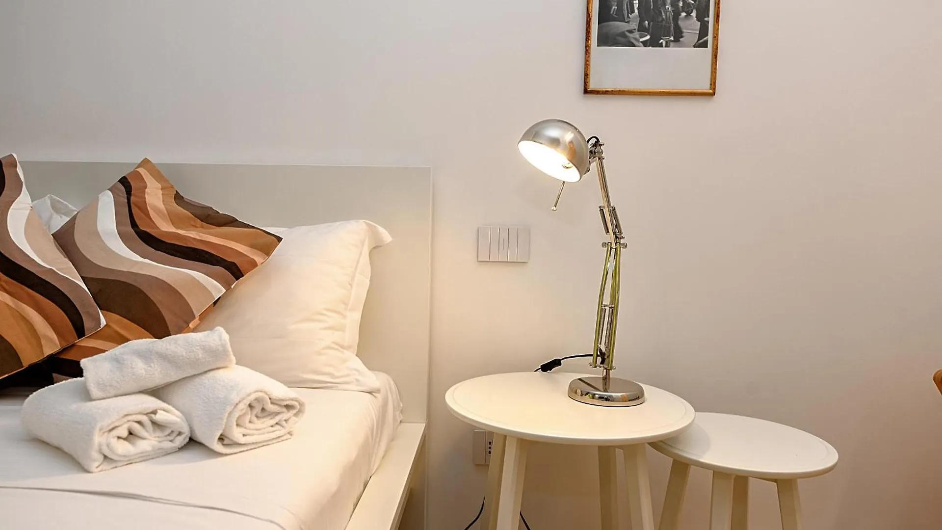 Desenzanoloft Official Partner Marriott Homes & Villas - The Lake Giant - Renovated 2025 - Lake View Desenzano del Garda 0*,  Italia