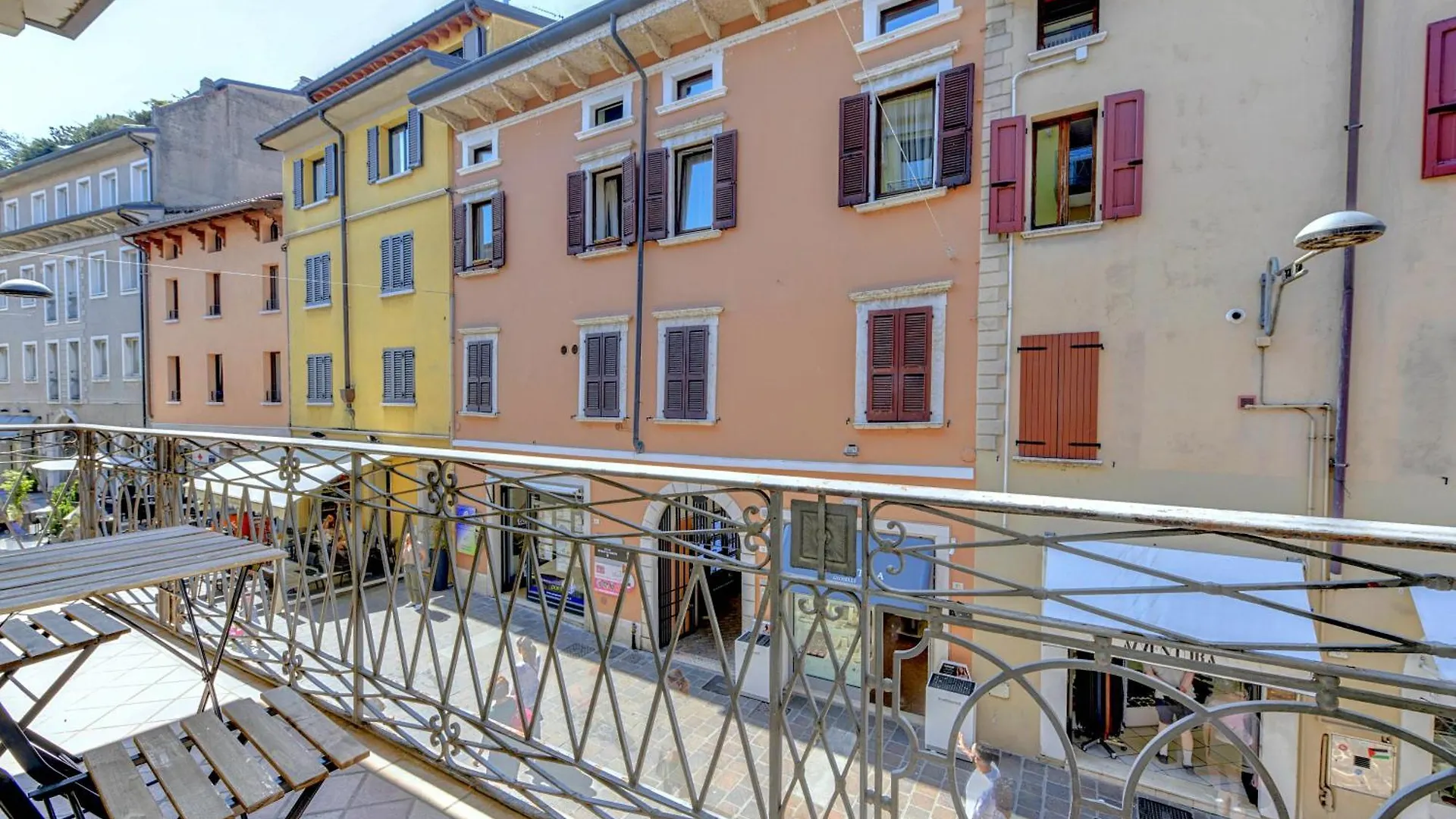 Desenzanoloft Official Partner Marriott Homes & Villas - The Lake Giant - Renovated 2025 - Lake View Desenzano del Garda Appartamento